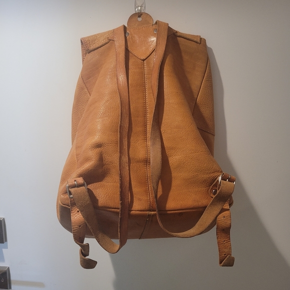 Vintage Leather Backpack - Picture 2 of 2